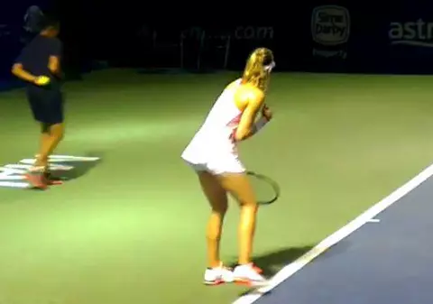 Bouchard, speriată de un gândac de bucătărie!