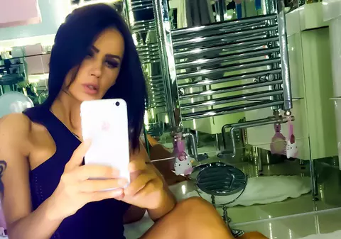 Oana Zăvoranu le-a arătat fanilor lenjeria intimă! “Când eşti gata, poţi să mă cauţi “