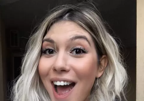 Sore nu mai e blondă. Cântăreaţa şi-a schimbat look-ul în ultima luna de sarcină