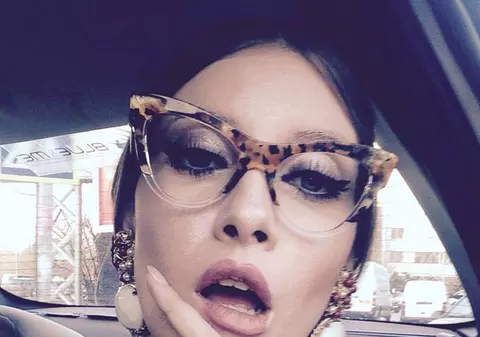 Lora, făcută praf de Iulia Albu din cauza unei ţinute: "Foarte ieftin, foarte vulgar". Cum a reacţionat cântăreaţa