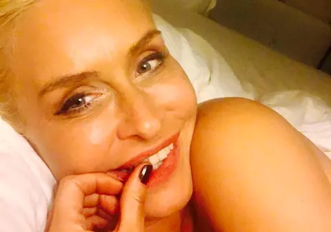 Aşa arată fără pic de machiaj! Uite ca face Vica pentru a-şi menţine tenul tânăr!