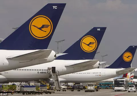 Moarte misterioasă la bordul unui avion. Un copil a murit în timpul zborului
