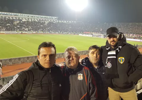 La Petrolul nu te mai poți uita, dar la marile derby-uri, da! Mai mulți fani ai ”lupilor” au decis să-și clătească ochii cu marile meciurile ale Europei! / VIDEO