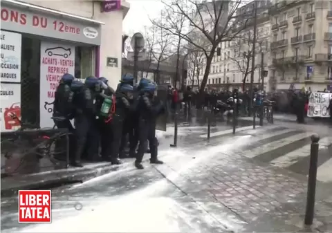 Noi ciocniri la Paris între forțele de ordine și protestatari / VIDEO