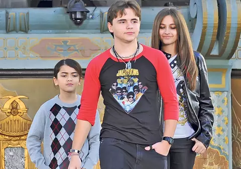 Dezvăluiri incredibile. Adevărata mamă a copiilor lui Michael Jackson e o cântăreaţă celebră | FOTO