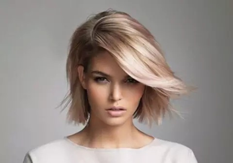 Ai părul blond? Află de la Cristi Pascu ce tunsori ţi se potrivesc