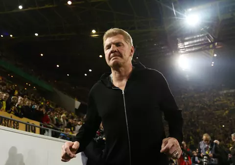 Diferența dintre Germania și România. La ei, Effenberg a fost demis pentru că îi expirase licența de antrenor; la noi, Rădoi a fost principal, chiar dacă nu începuse școala de antrenori