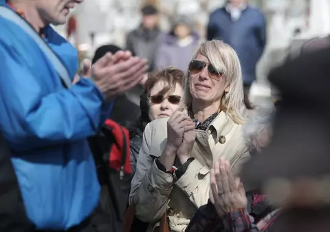 Iolanda Balaș-Soter a fost condusă pe ultimul drum de elita sportului românesc. Pe fosta mare săritoare în înălțime au plâns-o Gabi Szabo, Monica Iagăr, Mariana Bitang, Elisabeta Lipă, Octavian Bellu, dar și un general de 93 de ani/ FOTO