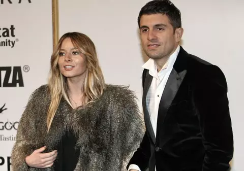 FOTO EXCLUSIV /Laura Cosoi și-a lansat soțul în lumea mondenă. Vezi cum se descurcă singur la evenimente