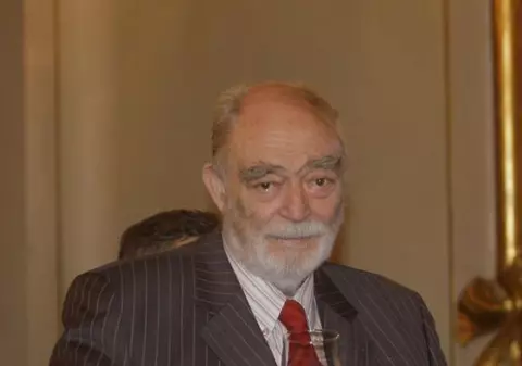 La 81 de ani, Mircea Albulescu și-a luat stilist personal