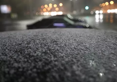 Ninge în București! Meteorologii au emis avertizare de vreme rece / FOTO