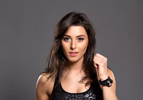 S-a făcut ”super-piesă”! După ce s-a antrenat ca în legiunea străină, o cântăreață de la noi ar putea concura la ”Miss Fitness”
