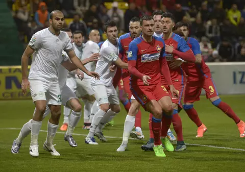 Băieții răi de la Steaua au ieșit în oraș cu 48 de ore înainte de derbyul cu Dinamo! Tamaș și-a găsit un nou prieten de pahar