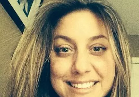 O femeie a plătit cumpărăturile unui bărbat care își uitase portofelul. N-o să-ți vină să crezi ce a făcut el în semn de mulțumire!