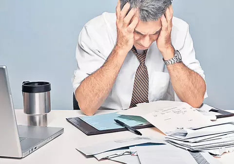 Trăim pe datorie și nici nu reușim să o achităm