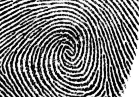 Iranian suspect de crimă, trădat de o amprentă