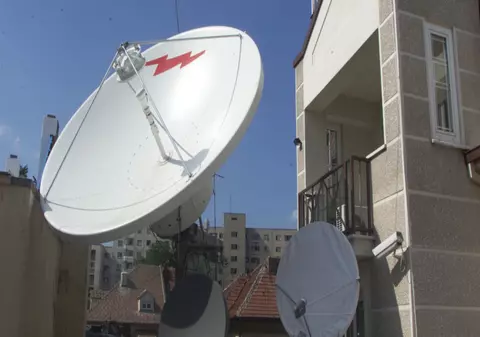 Gata cu antenele de telefonie mobilă pe școli, spitale și grădinițe