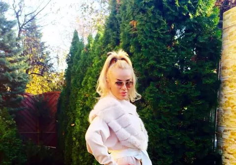 Fost ministru român, bănuit că și-a făcut operații estetice. S-o vezi pe soția lui!