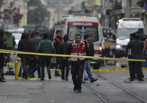 Atentat sinucigaş la Istanbul! Cel puțin 5 morți și 36 de răniți în urma unei explozii. Mai mulți străini, printre victime / GALERIE FOTO