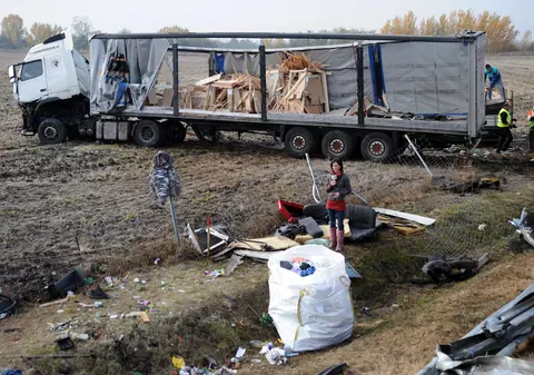 Un camion din România s-a răsturnat în Franţa. Ce a spus șoferul!