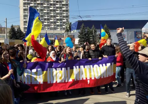 Marșul Unirii la Chișinău: Cântece patriotice, gafe și alerte cu bombă