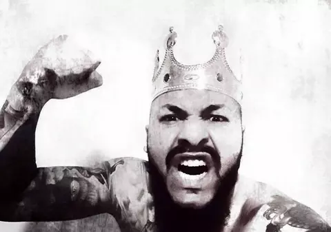 Scene șocante dintr-o grădiniță românească! Un manelist  le cântă copiilor despre ”golăni” și ”infracțiuni” VIDEO!