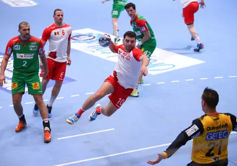 Dinamo a bătut-o pe Aalborg. Ce șanse de calificare au ”câinii”. CSM București a cedat în Suedia