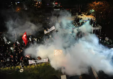 Violențe în Turcia după ce statul a preluat controlul celui mai important ziar de opoziție / FOTO și VIDEO