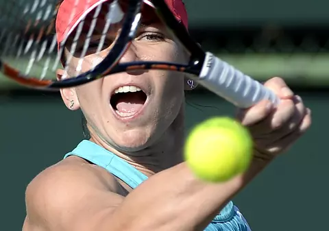 Indian Wells, ”optimi”: Simona Halep a trecut de Barbora Strycova prin abandonul adversarei. În ”sferturi”, cu ”bestia” Serena! / GALERIE FOTO & VIDEO
