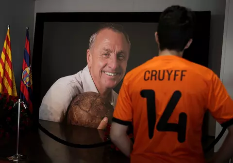 FC Barcelona omagiază memoria lui Johan Cruyff
