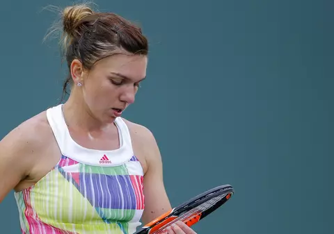 Ce s-a întâmplat cu unul dintre antrenorii cu care a lucrat Simona Halep e halucinant. ”S-a îmbolnăvit! A stat numai pe pastile. Depresie, anxietate și insomnii”