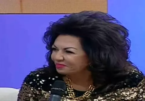 Carmen Harra a venit singură în România! Fiica sa a pățit-o grav la un salon de coafură din New York
