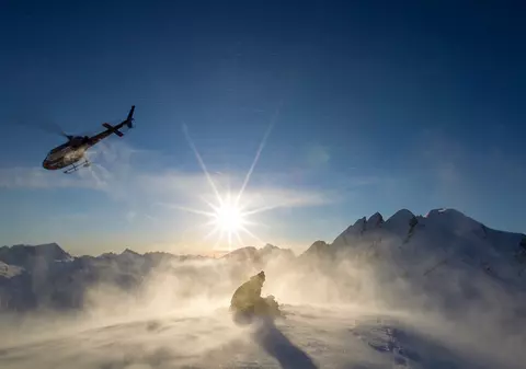 Un turist accidentat în Munţii Făgăraş a murit după ce a căzut de la înălţime