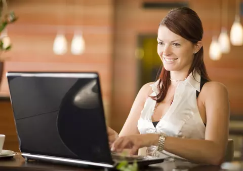 Un tânăr din Cluj a creat un site care indică locurile unde îţi poţi instala "biroul mobil"