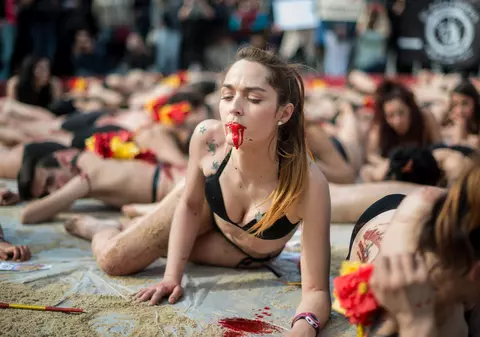 Imaginile pe care nu îți vei mai dori să le vezi vreodată! Protest inedit în Madrid!