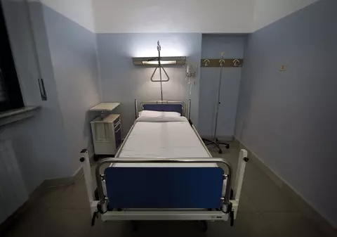 ȘOCANT! O femeie s-a trezit după opt luni de comă și a spus cine a bătut-o. Toată lumea îl credea EROU