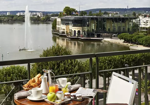 Arbitri de la Euro 2016 vor locui la Hotel du Lac Barrière | VIDEO