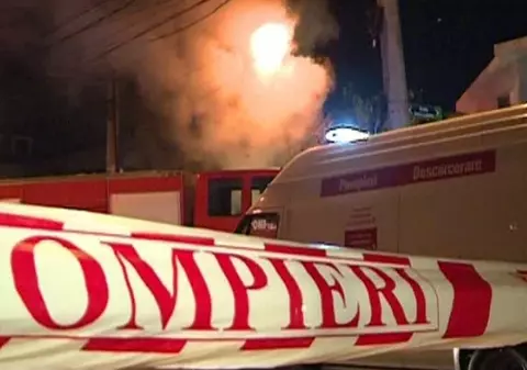 Incendiu devastator în Iaşi: Doi copii şi mama lor au ars de vii