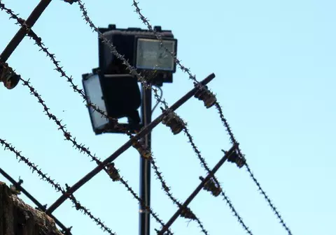 EXCLUSIV | Evadarea de la Secția 19 ”le-a luat aerul” celorlalți arestați! Plimbările au fost sistate în curtea interioară a secției de poliție