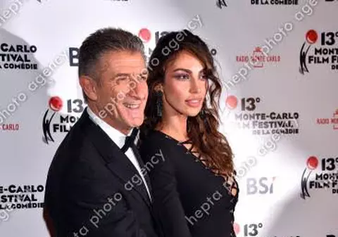 Imaginile care au iscat isterie pe internet. O femeie ”dispare” în timpul unui interviu în direct al antrenorului Danemarcei | VIDEO