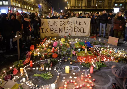'Je suis Bruxelles': Oamenii s-au adunat aseară în centrul capitalei belgiene | VIDEO