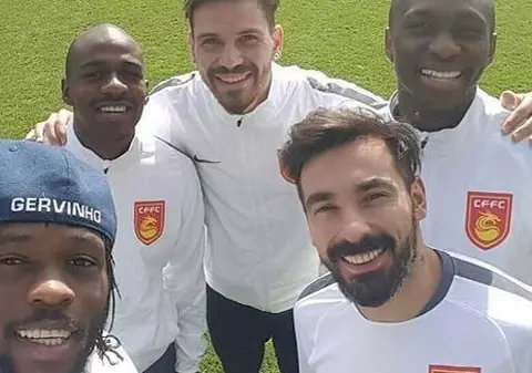 A început cel mai bogat campionat de fotbal al lumii. Prezentarea echipelor / VIDEO