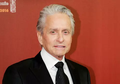 Primele imagini cu Michael Douglas de când presa din SUA a anunțat că i-a recidivat cancerul! Uite-l cum arată! FOTO ÎN ARTICOL