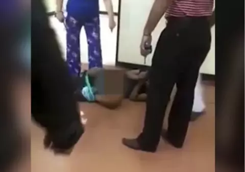 Ce a pățit un pedofil care a vrut să abuzeze de o fată? Tatăl acesteia era în apropiere / VIDEO