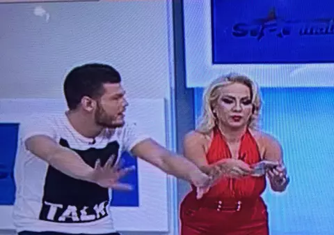Cum a apărut Roxana Marcu în emisiune. Detaliul stânjenitor pe care l-au observat toți telespectatorii | FOTO