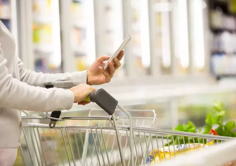 Mobilul a generat o nouă boală a timpurilor noastre! Vezi dacă prezinți simptomele