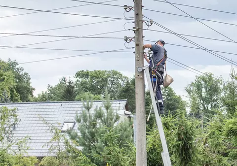 EXCLUSIV/ După ce şi-a pierdut soţul într-un accident de muncă, o femeie îşi strigă durerea şi neputinţa: ”Ne mint şi încearcă să muşamalizeze totul”