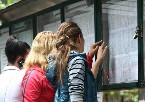 BACALAUREAT 2016: Mii de elevi au chiulit de la ultima probă. Rezultatele finale, pe edu.ro