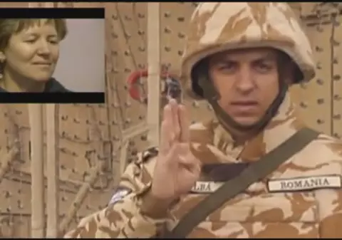 Emoționant! Un soldat român aflat în Afganistan îi transmite mamei sale surdo-mute un mesaj de 8 Martie