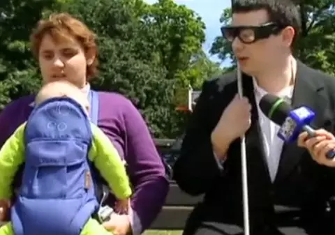 Soţii nevăzători din Cluj şi-au abandonat fetiţa. Sara a fost plasată într-o familie normală